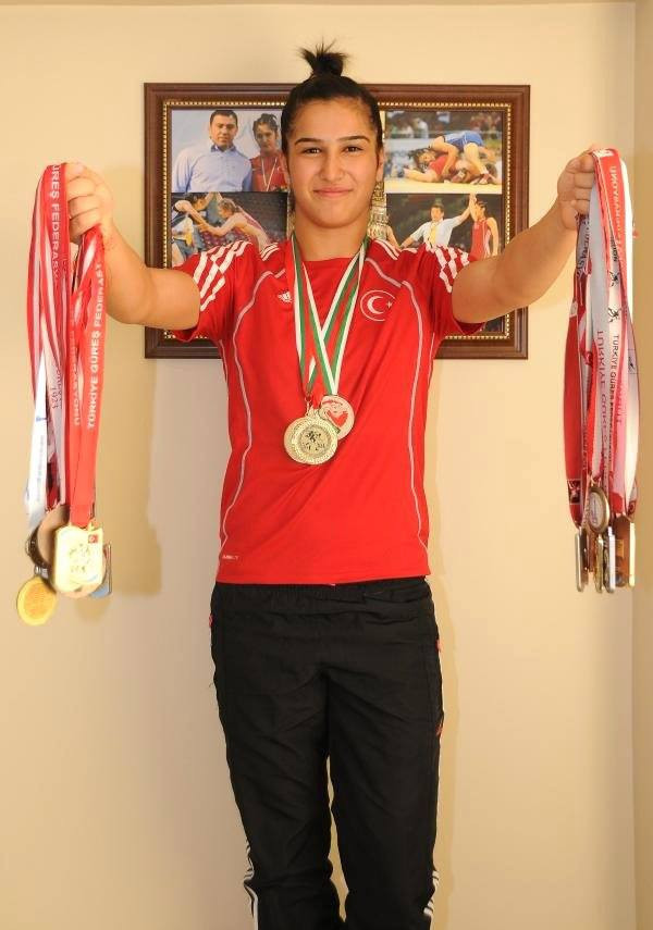 18-11/18/buse-tosun-hangi-dalda-bunya-sampiyonu-oldu