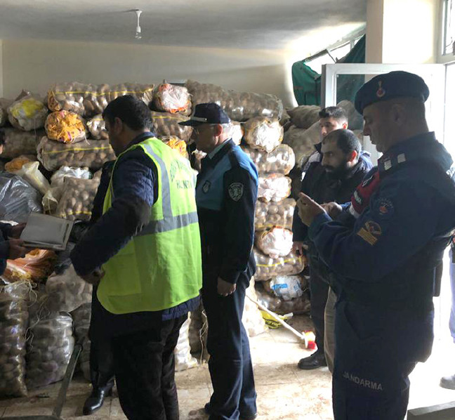 18-11/22/aw550946_02