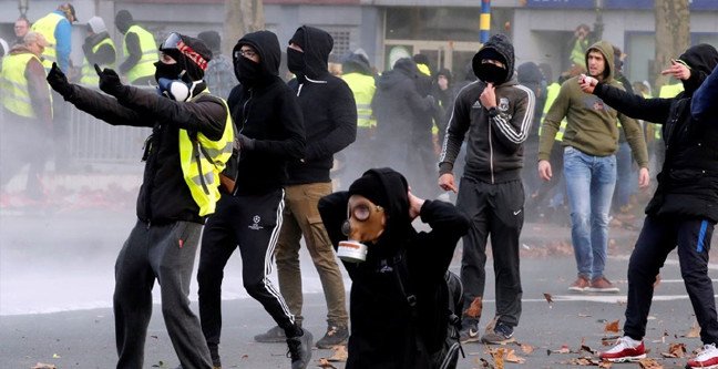 18-12/09/sari-yeleklilerin-eylemleri