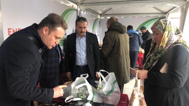 19-02/11/aw619677_02