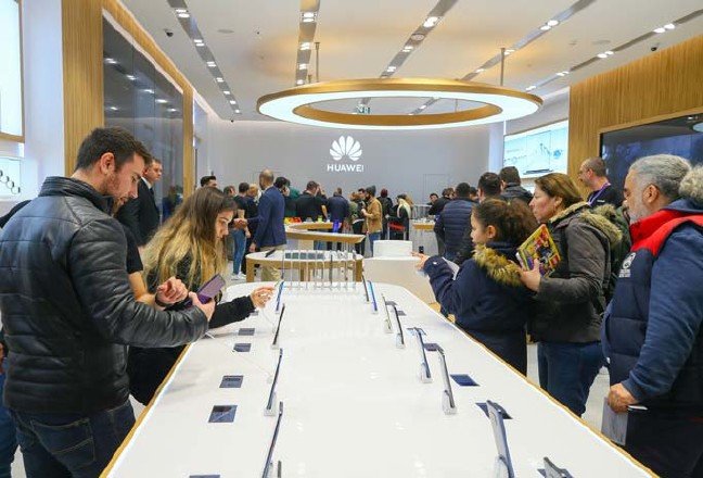 19-02/12/huawei-deneyim-magazasi-buyuk-ilgi-gordu-2