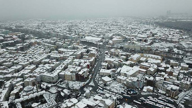 19-02/24/istanbul-kar-tatili-pazartesi-3-1551012444