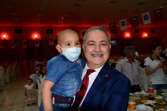 19-03/21/baskan-kadir-kara-losemili-cocuklarla-iftarda-bir-araya-geldi_a540cbc