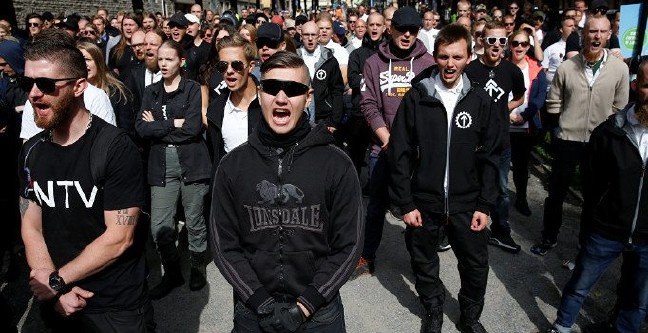 19-03/27/kimlikciler-hareketi