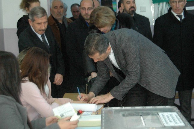 19-03/31/aw663746_03