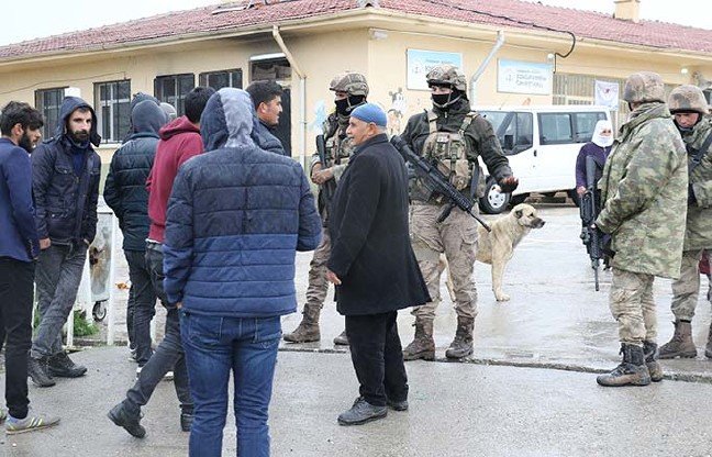 19-03/31/diyarbakirda-muhtarlik-kavgasi-2si-agir-14-yarali-fotograflar_1474_dhaphoto3