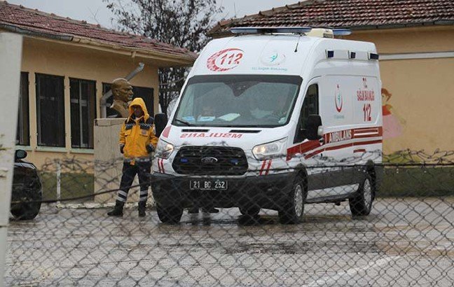 19-03/31/diyarbakirda-muhtarlik-kavgasi-2si-agir-14-yarali-fotograflar_1474_dhaphoto7