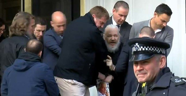 19-04/11/assange-2