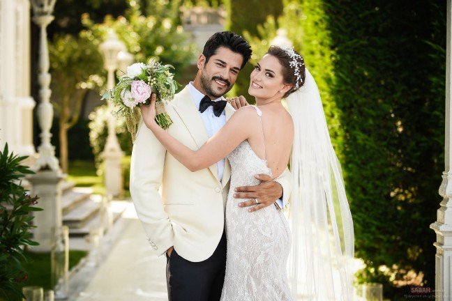 19-04/15/0x0-fahriye-evcen-kararini-verdi-burak-ozcivit-ve-fahriye-evcen-1555057107669-1555313310