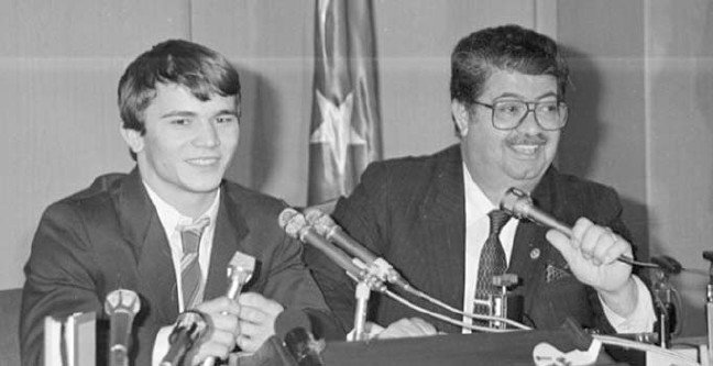 19-04/17/turgut-ozal-biyografisi