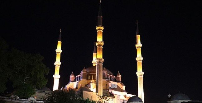 19-04/19/berat-kandilinde-ne-oldu-berat-kandili-anlam-ve-onemi