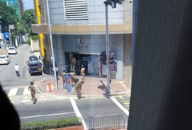 19-04/24/sri-lankada-supheli-motosiklet-kontrollu-olarak-patlatildi_8914_dhaphoto5