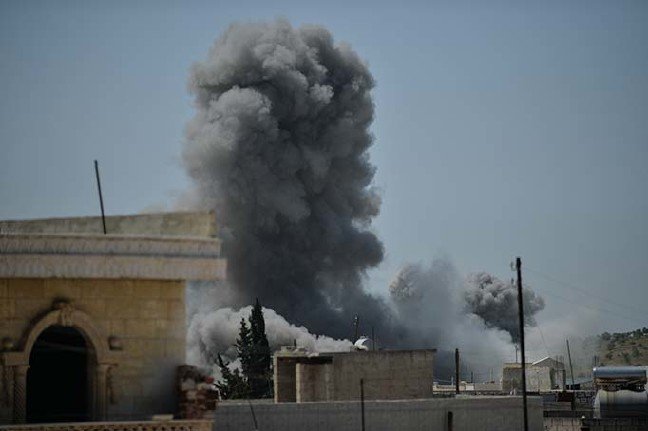 19-05/07/idlib-gece-gunduz-bombalaniyor-siviller-turkiye-sinirina-goc-ediyor-2-_8138_dhaphoto11