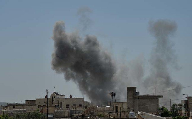 19-05/07/idlib-gece-gunduz-bombalaniyor-siviller-turkiye-sinirina-goc-ediyor-2-_8138_dhaphoto22