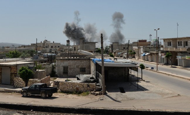 19-05/07/idlib-gece-gunduz-bombalaniyor-siviller-turkiye-sinirina-goc-ediyor-2-_8138_dhaphoto3