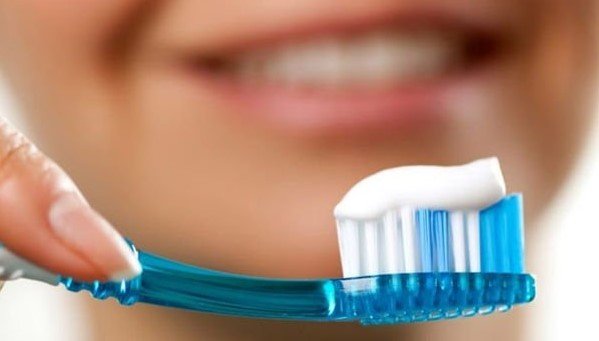 19-05/08/dis-fircalamak-ve-agiz-kokusu