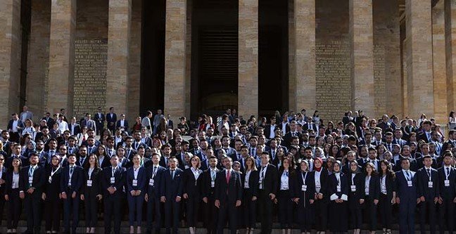 19-05/19/ana-manset-1558256755