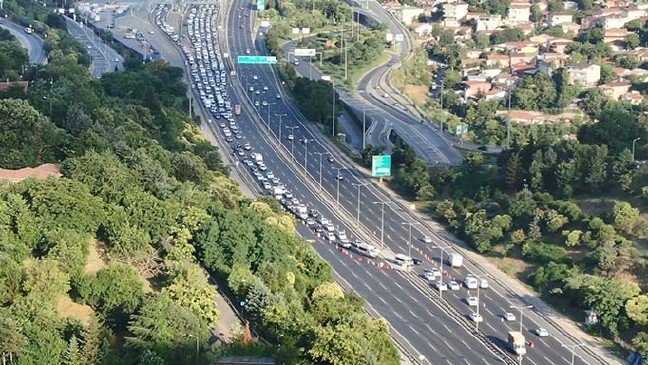 19-06/27/ek-hava-fotograflariyla-fsmde-4-serit-kapatildi-trafik-olustu_5469_dhaphoto14