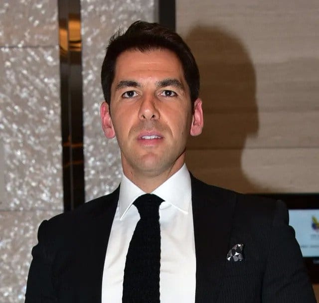 19-07/08/emir-uyar-kimdir