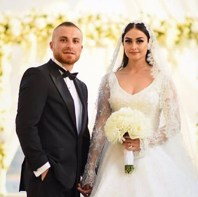 19-07/15/gokhan-tore-esra-bilgic