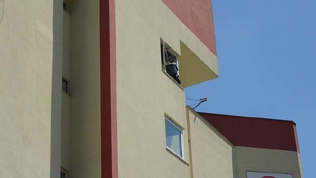 19-07/16/adliyede-intihara-kalkisti_3877_dhaphoto2