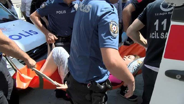 19-07/23/esenyurtta-anne-ve-kizina-silahli-saldiri-1-_7421_dhaphoto3