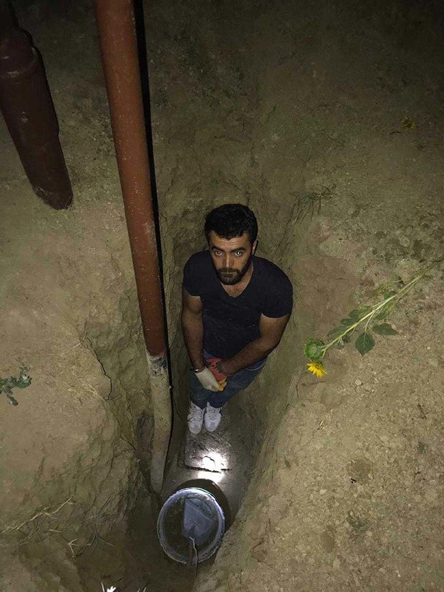 19-07/30/nato-hattindan-yakit-calmak-isteyen-2-supheli-kazdiklari-cukurda-yakalandi_5832_dhaphoto2