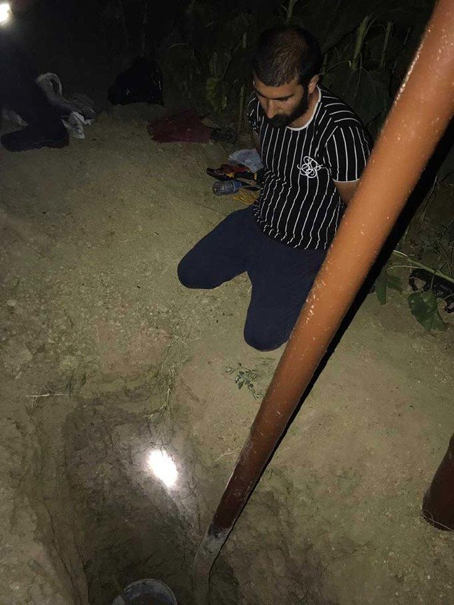 19-07/30/nato-hattindan-yakit-calmak-isteyen-2-supheli-kazdiklari-cukurda-yakalandi_5832_dhaphoto3