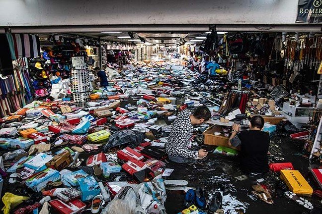 19-08/17/fotograflar-eminonunde-altgecidi-su-basti_6580_dhaphoto2