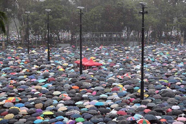 19-08/18/hong-kongda-binlerce-kisi-yine-sokaklarda_6295_dhaphoto1