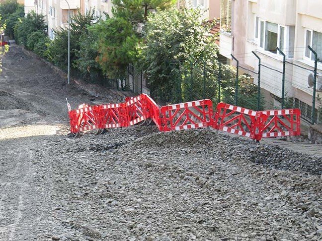 19-08/18/uskudarda-coken-yolda-calismalar-basladi_3098_dhaphoto2