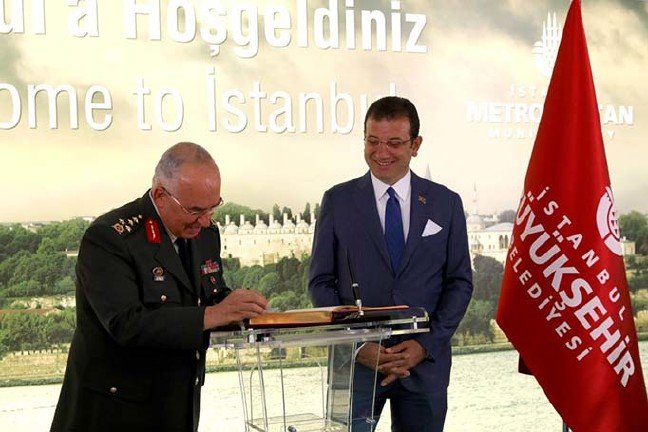 19-08/22/1inci-ordu-komutani-avseverden-imamogluna-tebrik-ziyareti_2259_dhaphoto3