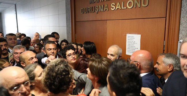 19-09/06/durusma-salonu