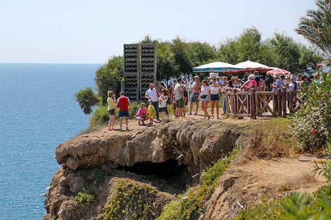 19-09/23/falezlerde-tehlikeli-selfie_9473_dhaphoto10