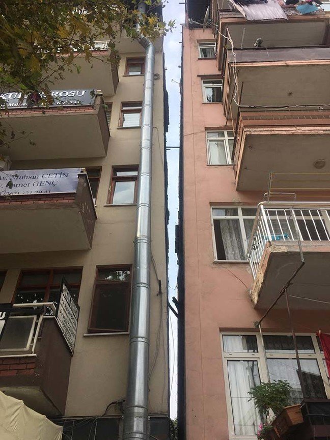 19-09/27/silivri-merkezli-deprem-izmitte-iki-apartmani-yerinden-oynatti_8248_dhaphoto6