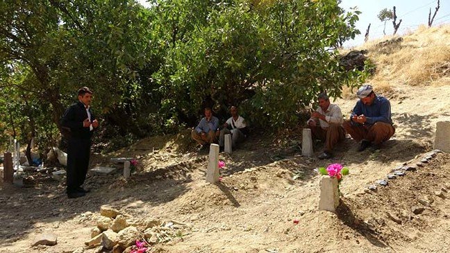 19-09/28/servis-kazasinda-olen-3-kardes-yan-yana-topraga-verildi_9264_dhaphoto4