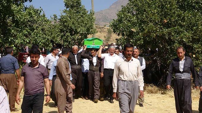 19-09/28/servis-kazasinda-olen-3-kardes-yan-yana-topraga-verildi_9264_dhaphoto8