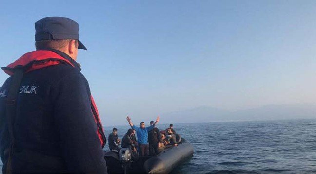 19-10/11/didim-ve-kusadasi-aciklarinda-157-kacak-gocmen-yakalandi_2127_dhaphoto3