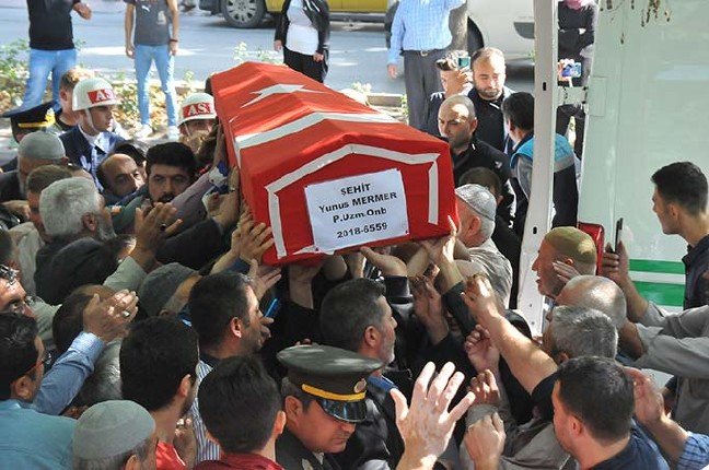 19-10/12/konyali-sehidi-20-bin-kisi-son-yolculuguna-ugurladi_5947_dhaphoto5