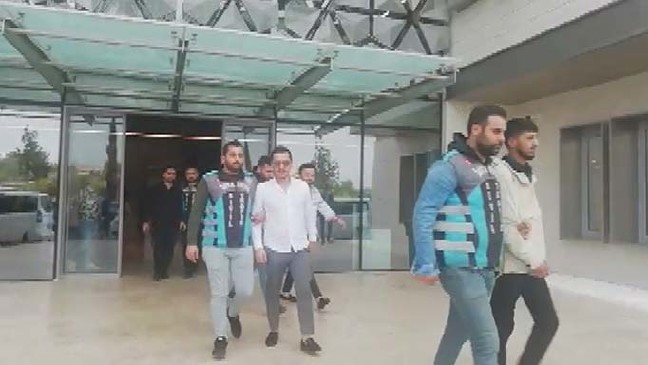 19-10/18/istanbulda-luks-aracli-dugun-konvoyundaki-magandalar-yakalandi_6025_dhaphoto1