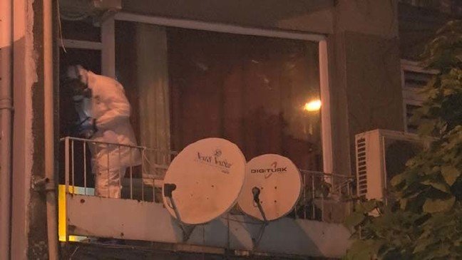 19-11/06/fatihte-bir-evde-4-kardes-olu-bulundu-ek-fotograflarla-genis-haber-_8782_dhaphoto1