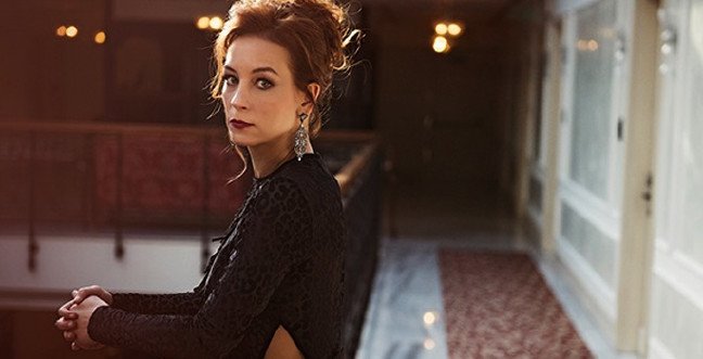 19-11/26/emel-colgecenjpgg