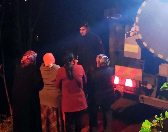 19-12/30/yanginda-yasli-adam-oldu-esi-beni-gorunce-gozunu-acar-diye-gozyasi-doktu_7233_dhaphoto3