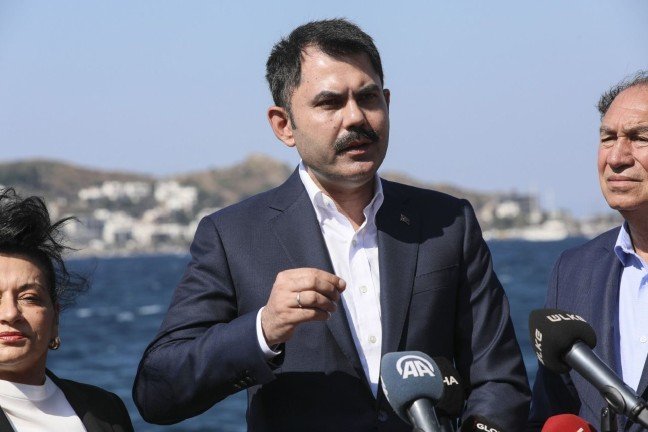 20-01/01/bakan-murat-kurum-istanbulda-20-bina-agir-hasarli-1569673983