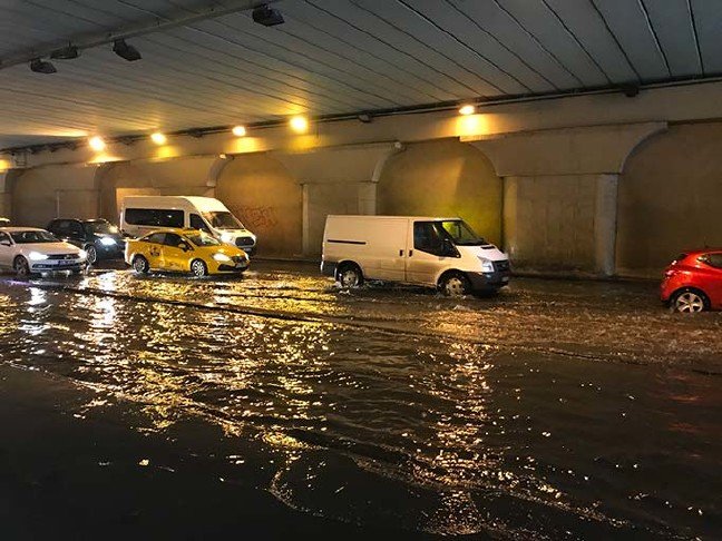 20-01/06/fotograflar-topkapi-alt-gecidini-su-basti_3519_dhaphoto2