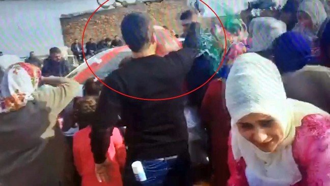 20-01/13/damat-dugunde-maganda-kursunuyla-agir-yaralandi-2-_2463_dhaphoto5-1578939077