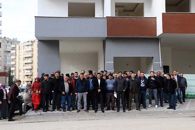 20-01/13/muteahhit-ayni-daireleri-birden-fazla-kisiye-satti-aileler-magdur-oldu_5281_dhaphoto1