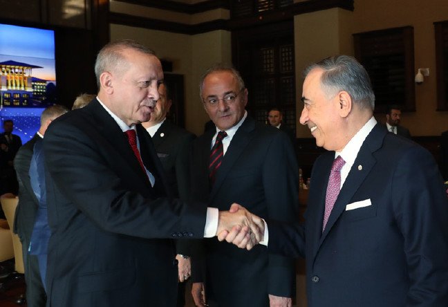 20-01/14/cumhurbaskani-erdogan-bakan-kasapoglu-ve-futbol-camiasi-temsilcilerini-kabul-etti-fotograflar-_3559_dhaphoto8