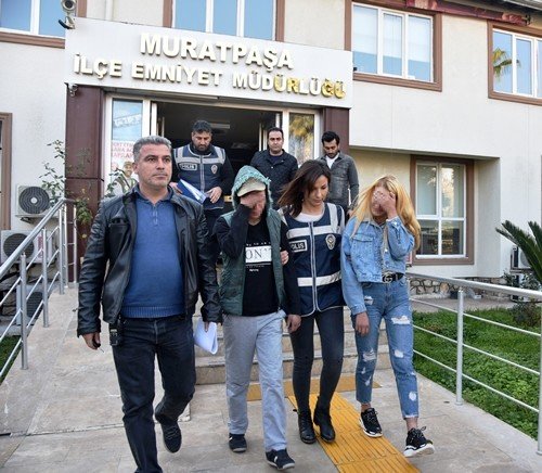 20-01/19/gasp-parasiyla-sac-boyatip-alem-yaptilar_5772_dhaphoto3