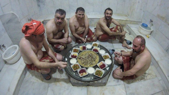 20-01/19/tokatta-hamam-kulturunu-yasatma-etkinliginde-yemek-ikrami-ve-eglence_8706_dhaphoto2